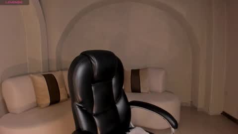  Amber   online show from December 1, 2025, 7:52 pm