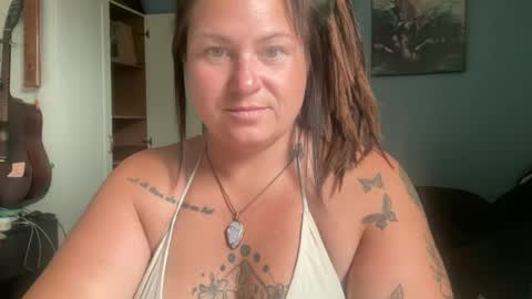 Snapshot of ambermoss7 chatting on July 15, 2026, 10:48 pm ambermoss7 online show from July 15, 2026, 10:48 pm