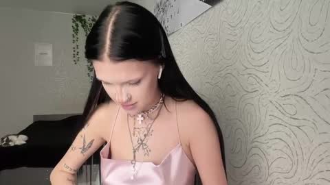 Snapshot of ameeludkowski chatting on November 19, 2025, 10:04 am Alica online show from November 19, 2025, 10:04 am