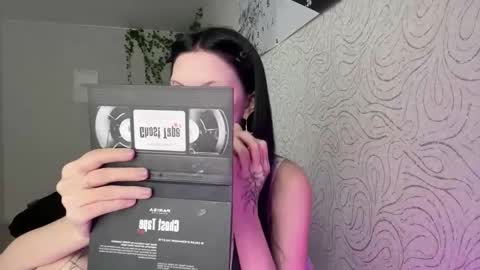 Snapshot of ameeludkowski chatting on November 28, 2025, 11:24 am Alica online show from November 28, 2025, 11:24 am