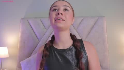 Snapshot of amelia_saenz_ chatting on May 19, 2026, 8:04 pm Amelia online show from May 19, 2026, 8:04 pm