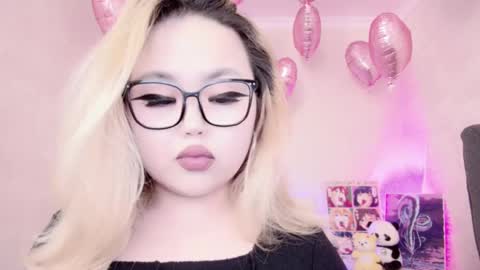 Snapshot of amelia_sunlight chatting on February 15, 2025, 12:15 am Amelia online show from February 15, 2025, 12:15 am