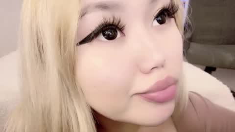 Snapshot of amelia_sunlight chatting on February 28, 2025, 4:10 am Amelia online show from February 28, 2025, 4:10 am