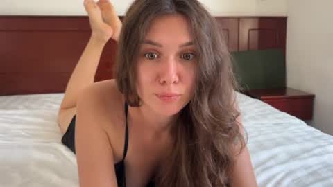 Snapshot of ameliahenderson chatting on June 19, 2026, 11:19 pm Ameli online show from June 19, 2026, 11:19 pm