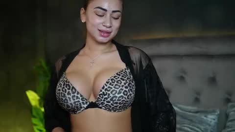 Snapshot of ameliajupiter chatting on November 17, 2025, 8:58 pm Amelia online show from November 17, 2025, 8:58 pm