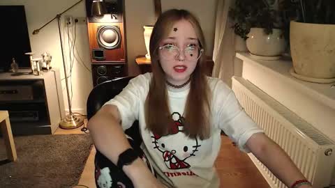 Snapshot of ameliakamishiro chatting on January 5, 2026, 7:39 pm Amelia online show from January 5, 2026, 7:39 pm