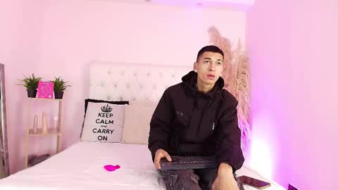 amelialoveace online show from November 18, 2025, 12:42 pm