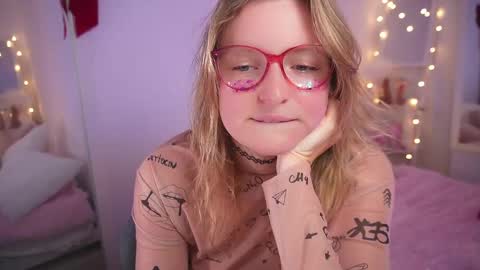 Amelia online show from March 1, 2025, 4:44 pm