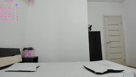 amelie_25 online show from December 3, 2025, 12:29 am