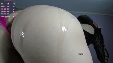 amelie_25 online show from February 26, 2026, 11:04 pm