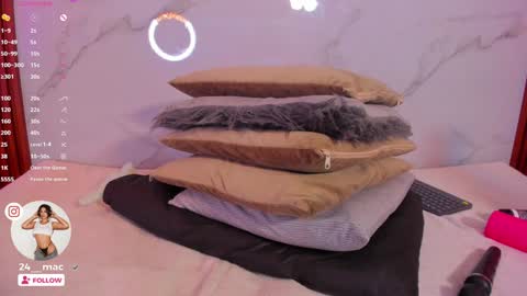 Snapshot of amelie_leigh chatting on January 21, 2025, 7:15 am Alejandra online show from January 21, 2025, 7:15 am