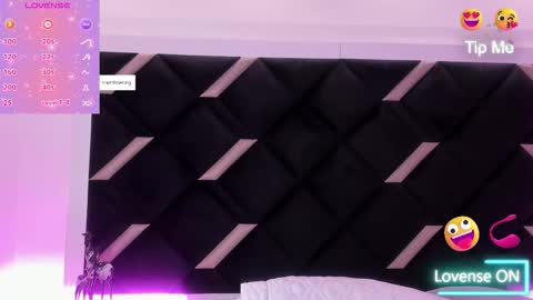 Amelie online show from March 25, 2026, 1:06 pm