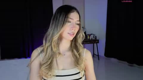 Snapshot of amelieaxie chatting on June 15, 2026, 2:47 am Isabella online show from June 15, 2026, 2:47 am