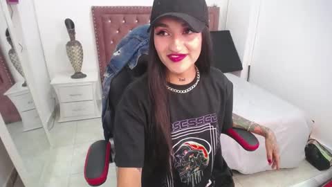 AMELIEROUS .. see you tomorrow  kisses online show from January 14, 2025, 4:50 pm