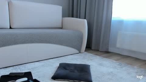 Amelina Love online show from April 3, 2026, 2:42 am