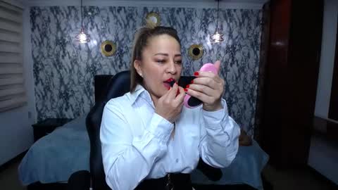 Amell Thomson online show from October 7, 2025, 11:29 am