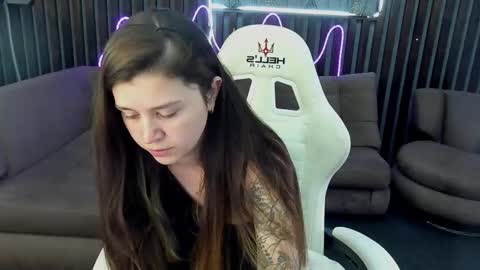 amellymillyy online show from September 15, 2025, 12:38 pm