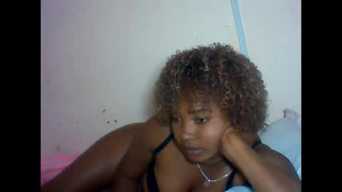 amielle_01 online show from April 15, 2026, 3:52 pm