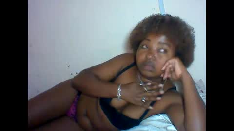 amielle_01 online show from April 15, 2026, 8:31 pm