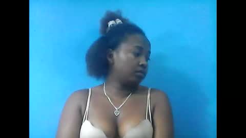 amielle_01 online show from May 18, 2026, 4:07 am