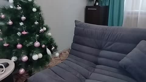 Mila online show from January 2, 2025, 6:50 am