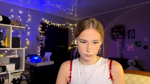 Amily online show from April 18, 2026, 2:43 pm