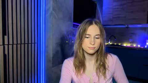 Snapshot of amily_sunray chatting on May 18, 2026, 4:24 pm Amily online show from May 18, 2026, 4:24 pm