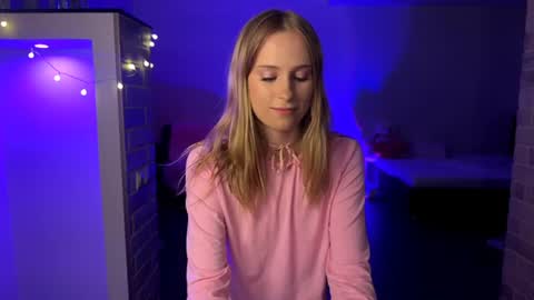 Snapshot of amily_sunray chatting on June 22, 2026, 3:42 pm Amily online show from June 22, 2026, 3:42 pm