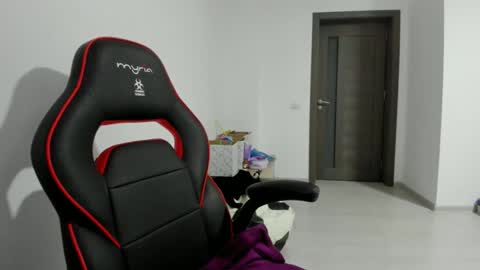 Amiraisa online show from September 17, 2025, 1:29 am