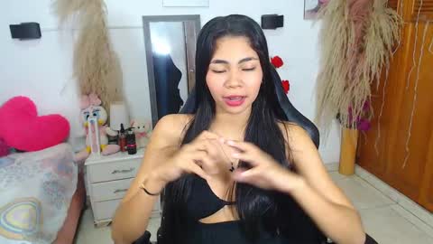 ammyy_wood_ online show from October 9, 2025, 5:05 am