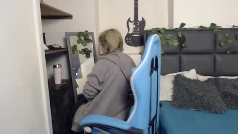 Amnesia online show from December 3, 2025, 12:47 pm