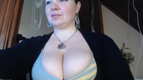 amorelara online show from January 26, 2025, 7:42 am