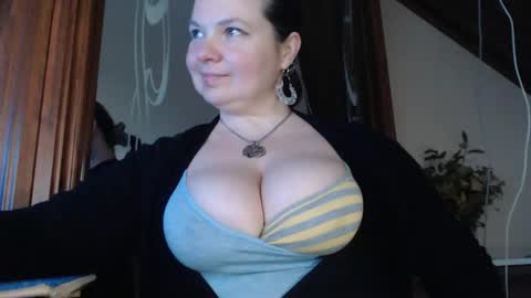 amorelara online show from January 27, 2025, 7:24 am