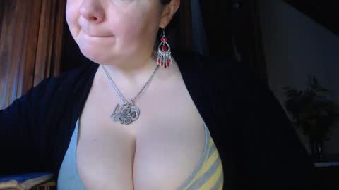 amorelara online show from February 1, 2025, 4:14 am