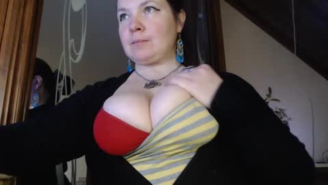 amorelara online show from March 2, 2025, 8:16 am