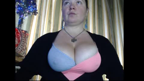 amorelara online show from September 18, 2025, 9:11 am