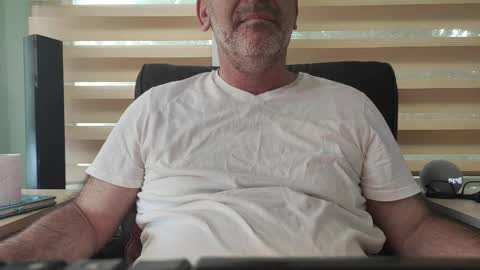 AmorLin online show from April 9, 2026, 11:48 am