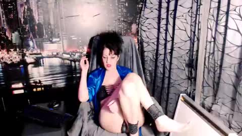 Sarah online show from December 18, 2025, 11:00 pm