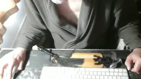 Snapshot of amslave4f chatting on May 4, 2026, 12:01 pm amslave4f online show from May 4, 2026, 12:01 pm