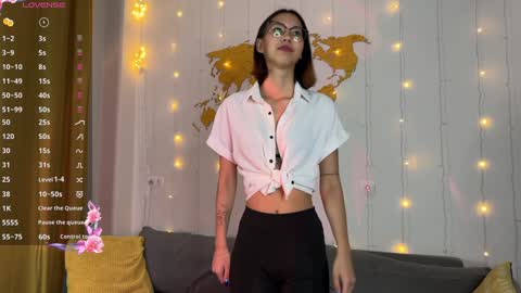 Amura Kim online show from December 10, 2024, 5:22 pm