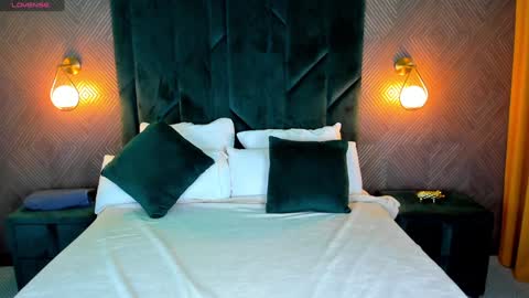 AmyGMT 2 Mon-Sun  0300am-0900am  online show from December 2, 2024, 9:35 am