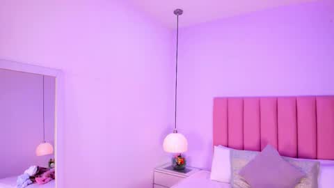 Aleja   online show from November 7, 2025, 3:28 am