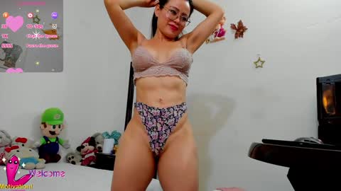 Snapshot of amy_jones07 chatting on February 6, 2025, 7:18 pm Amy online show from February 6, 2025, 7:18 pm