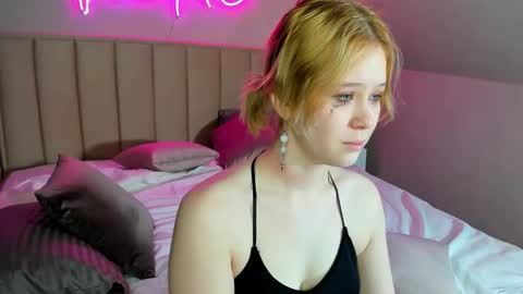 Snapshot of amy_kimberlly chatting on January 20, 2025, 4:21 am Amy online show from January 20, 2025, 4:21 am