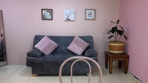 Amy online show from September 19, 2025, 7:47 pm