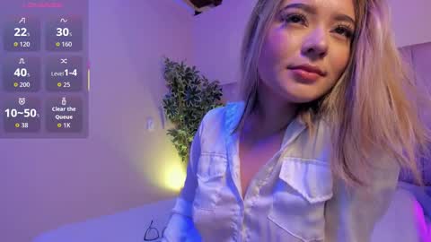 Snapshot of amy_thompson01 chatting on October 10, 2025, 11:20 am Amy online show from October 10, 2025, 11:20 am