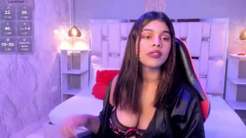 amyevan_ online show from October 2, 2025, 9:33 pm