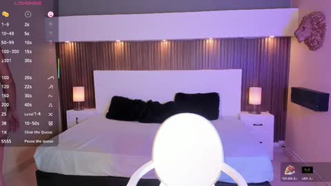 amyjohnsonn online show from September 12, 2025, 11:43 am