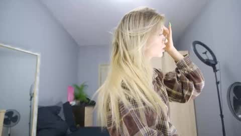 amylanee online show from September 19, 2025, 7:54 am