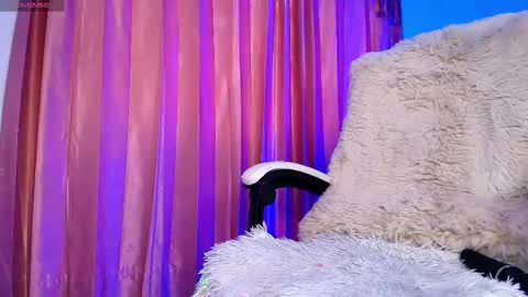 Amy ... Nice to meet u   thumb up me please its important online show from September 11, 2025, 9:26 pm